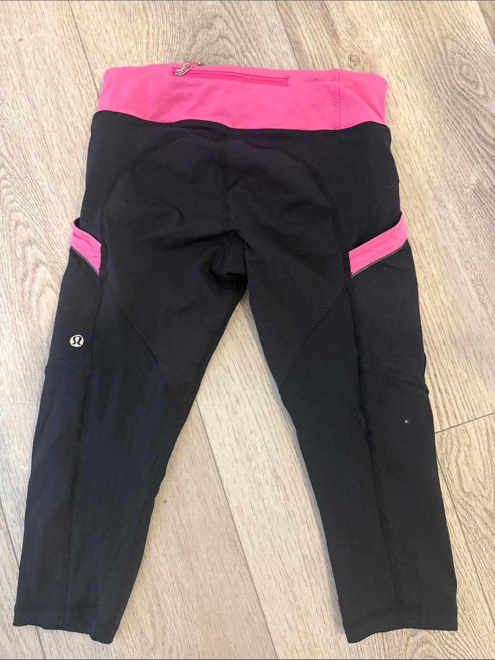 lululemon athletica Black Leggings with Bright Pink Waistband and Pocket Accents - Picture 2 of 3